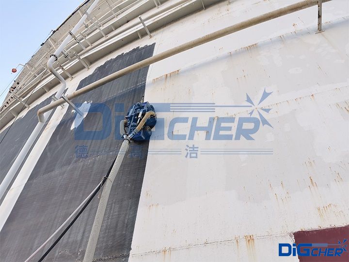 油罐除銹機器人作業實景