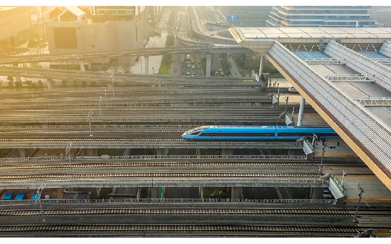 在沒(méi)有路的地方，中國(guó)探出一條條新路